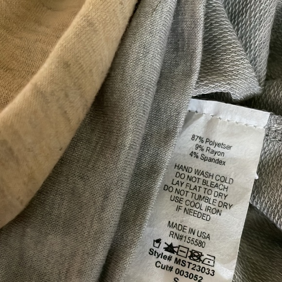 NWT muted yellow honey grey v neck soft ombré tee gray  and light gold high low - Picture 6 of 9